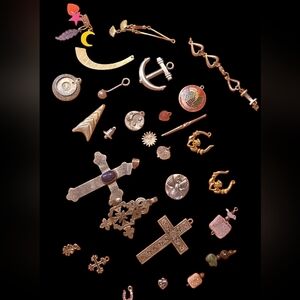 BOGO: 20+ MISC PENDANT & CHARMS LOT
